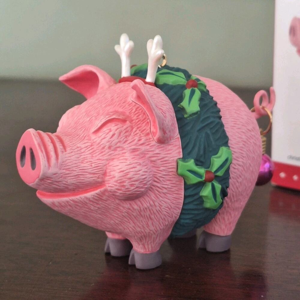 2015 Hallmark Keepsake "Deck the Hogs!" Ornament Pink Pig Christmas QGO1637